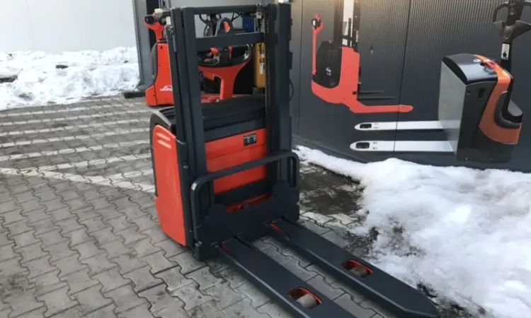 Штабелер электрический LINDE L10 1т 1, 9м 2013 батарея - фото № 4