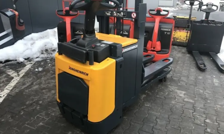 Штабелер электрический Jungheinrich ERD 220 D нижние вилы 2т верхние 1т 1, 8м - фото № 4
