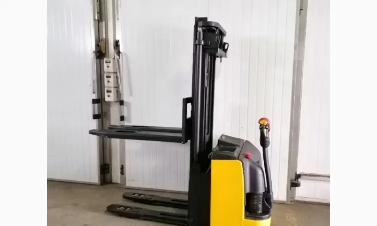 Штабелер электрический поводковый OM Komatsu 1.4-2т 5.00м - фото № 1