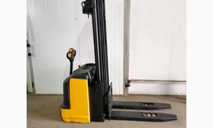 Штабелер электрический поводковый OM Komatsu 1.4-2т 5.00м - фото № 12
