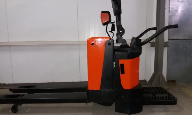 Электротележка TOYOTA BT LPE 200/8 2т 2010 с весами - фото № 2