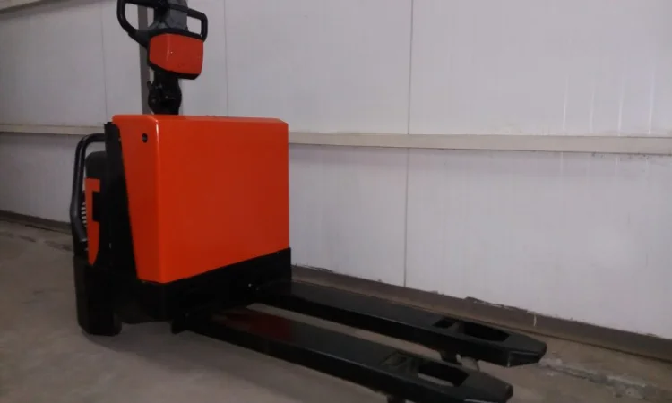 Электротележка TOYOTA BT LPE 200/8 2т 2010 с весами - фото № 4