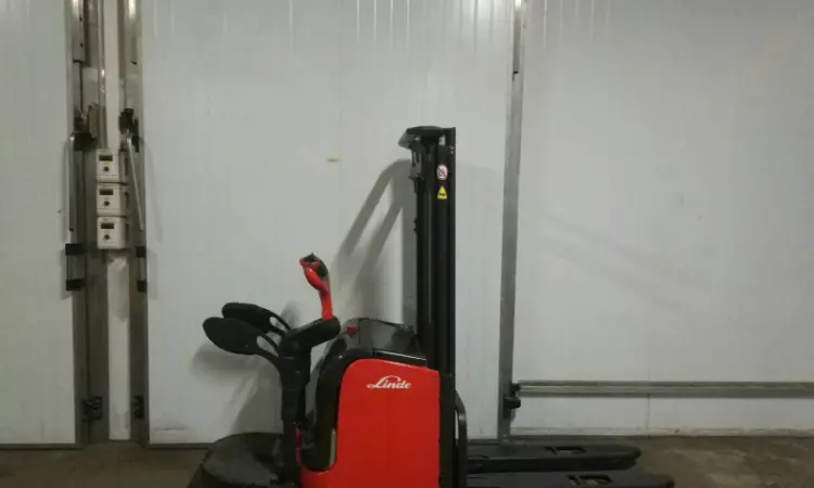 Штабелер электрический самоходный LINDE L 16 AP 1.6t 3.0m - фото № 1