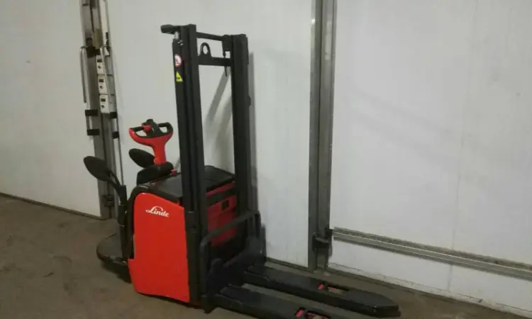 Штабелер электрический самоходный LINDE L 16 AP 1.6t 3.0m - фото № 9