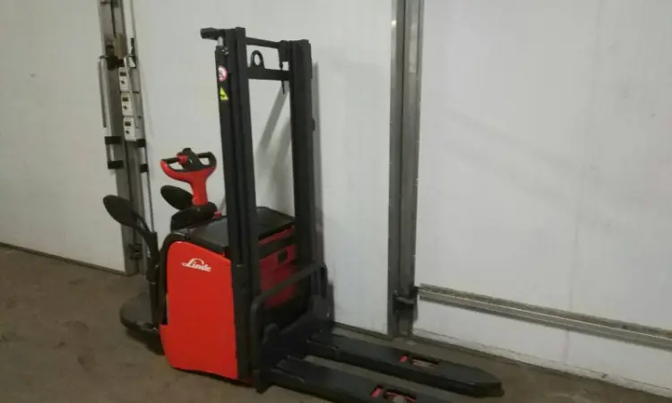 Штабелер электрический самоходный LINDE L 16 AP 1.6t 3.0m - фото № 14