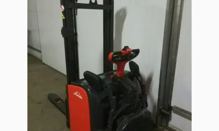 Штабелер электрический самоходный LINDE L 16 AP 1.6t 3.0m - фото № 15