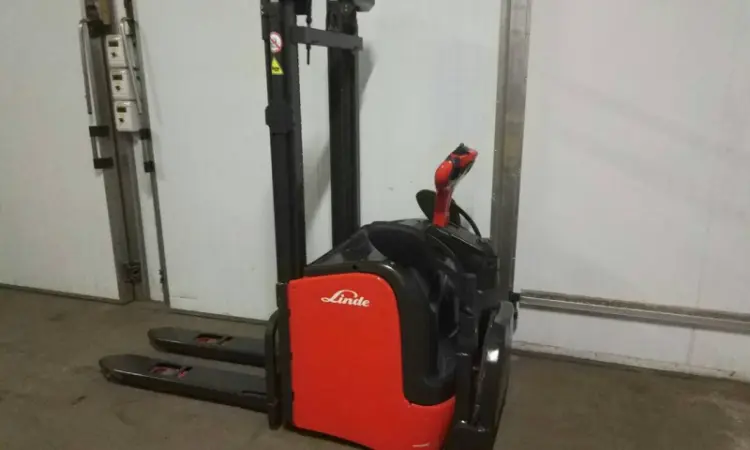Штабелер электрический самоходный LINDE L 16 AP 1.6t 3.0m - фото № 6