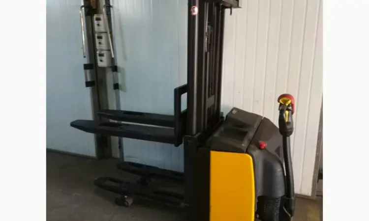 Штабелер электрический поводковый б/у Komatsu 1.4т 4, 43м - фото № 9