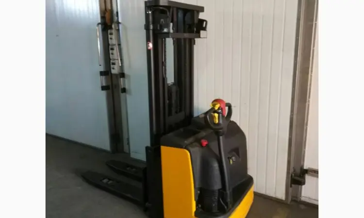 Штабелер электрический поводковый б/у Komatsu 1.4т 4, 43м - фото № 3