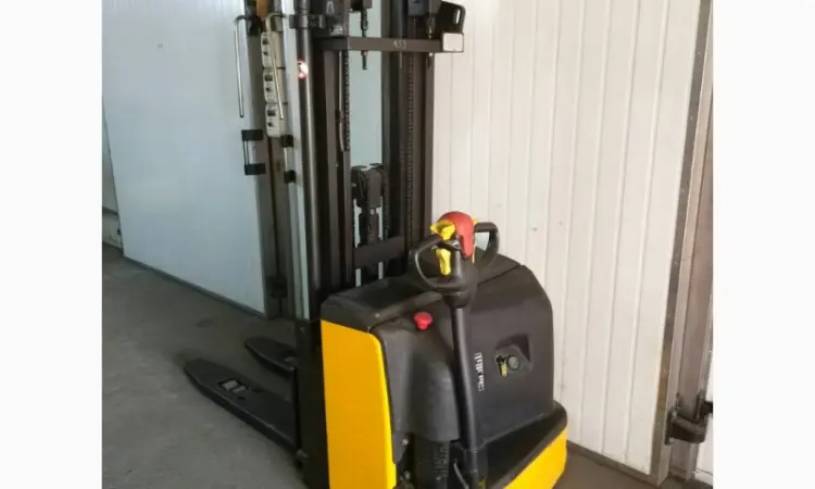 Штабелер электрический поводковый б/у Komatsu 1.4т 4, 43м - фото № 14
