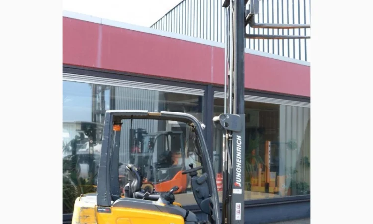 Вилочный погрузчик Jungheinrich EFG-Vac 16L - фото № 1