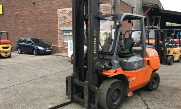 Вилочный погрузчик Toyota 42-7FD40 - фото № 1