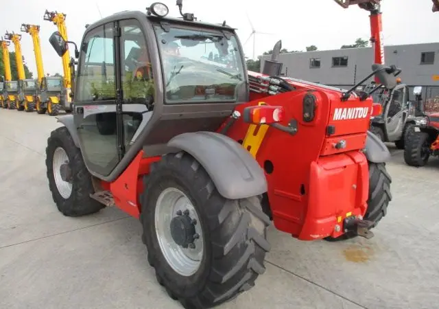 Телескопический погрузчик Manitou MLT 634-120 LSU. Строительная техника б/у - фото № 12