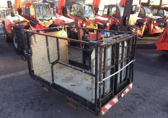 Телескопический роторный погрузчик Manitou MRT 2540 TURBO - фото № 9