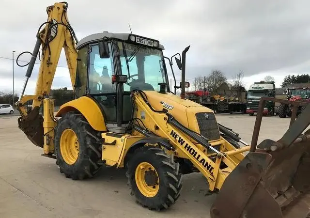 Экскаватор погрузчик New Holland B110-4T - фото № 13