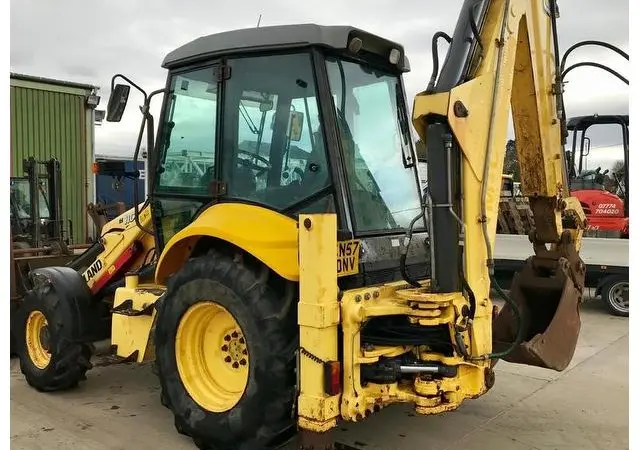 Экскаватор погрузчик New Holland B110-4T - фото № 4