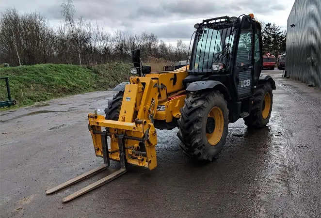 Телескопический погрузчик JCB 531-70. Спецтехника в наличии и под заказ - фото № 1