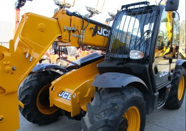 Телескопический погрузчик JCB. Телескопический погрузчик JCB 535-95 - фото № 5