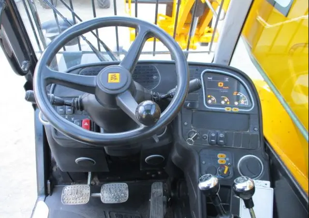 Телескопический погрузчик JCB. Телескопический погрузчик JCB 535-95 - фото № 8