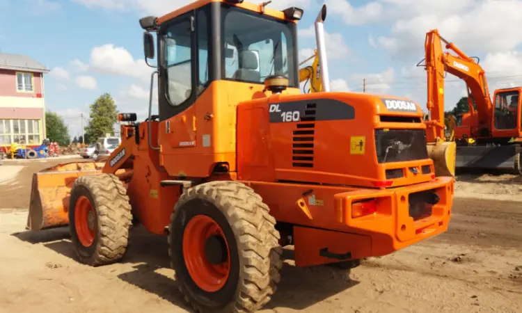 Фронтальный погрузчик Doosan DL160 - фото № 5