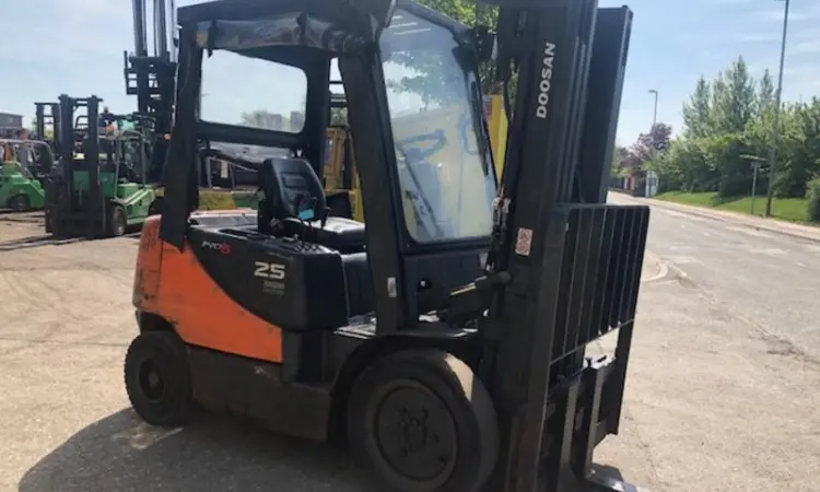 Вилочный погрузчик Doosan D25S-5. Вилочный погрузчик б/у - фото № 4