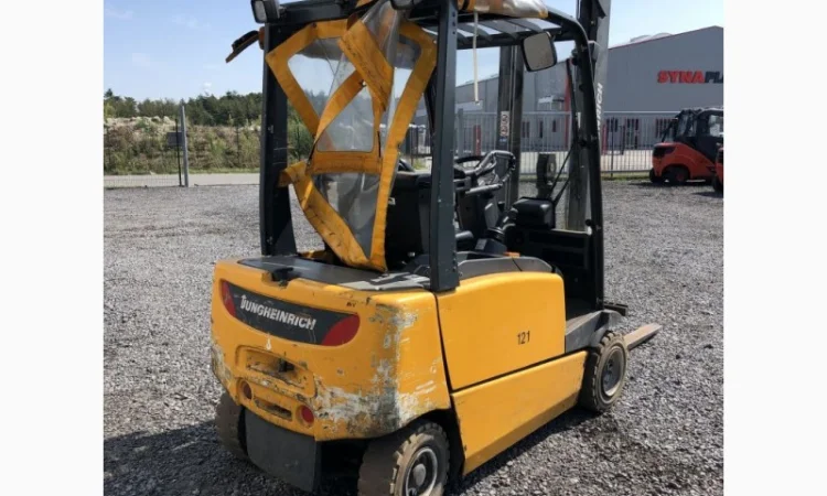 Электропогрузчик Jungheinrich EFG 320 - фото № 4