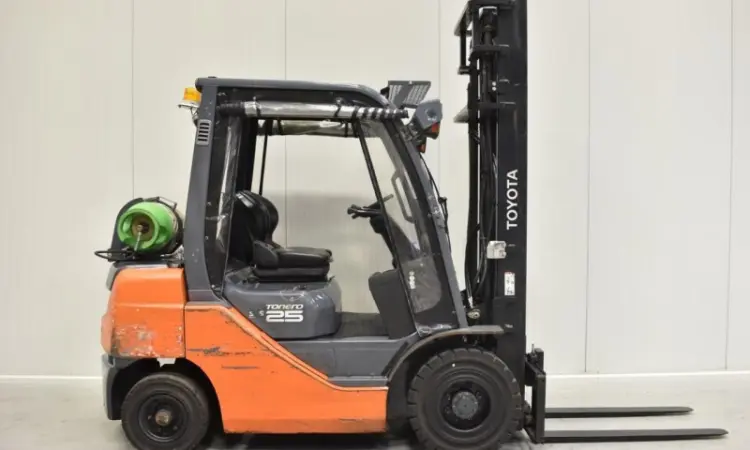 Вилочный погрузчик Киев. Вилочный погрузчик Toyota 02-8FGF25 - фото № 3