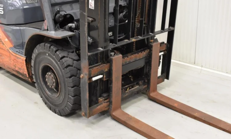 Вилочный погрузчик Toyota 02-8FGF25. Газовый погрузчик - фото № 5