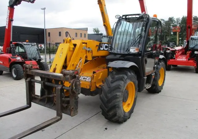 Телескопический погрузчик JCB 531-70. Погрузчик телескопический - фото № 1
