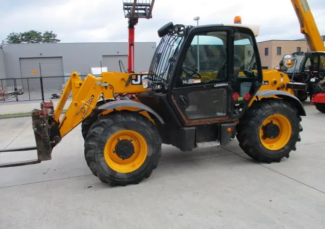 Телескопический погрузчик JCB 531-70. Погрузчик телескопический - фото № 17