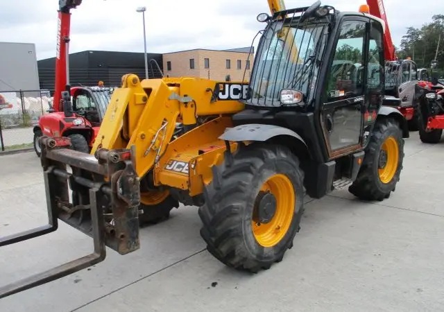 Телескопический погрузчик JCB 531-70. Погрузчик телескопический - фото № 15