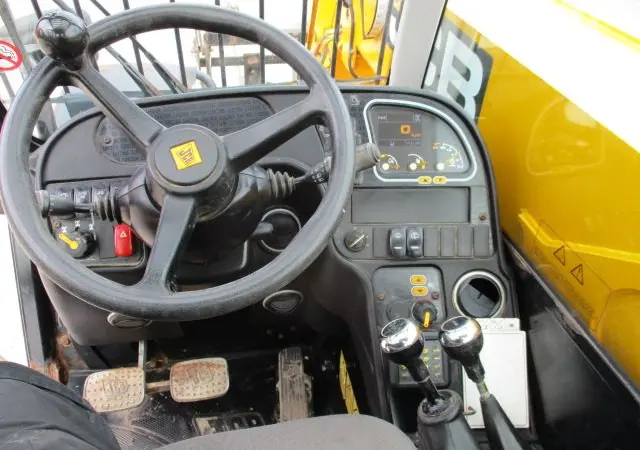 Телескопический погрузчик JCB 531-70. Погрузчик телескопический - фото № 2