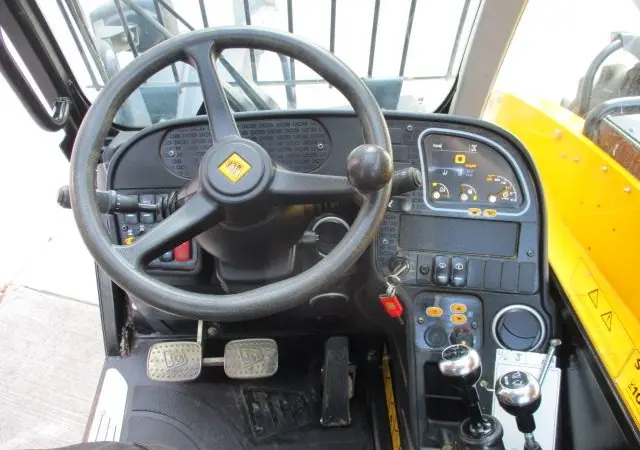 Телескопический погрузчик. Телескопический погрузчик JCB 535-95 - фото № 17