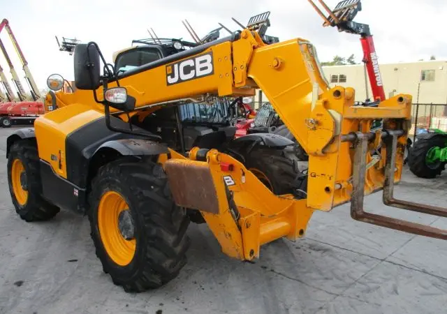 Телескопический погрузчик JCB 533-105. Спецтехника - фото № 6