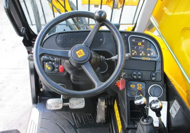 Телескопический погрузчик JCB 533-105. Спецтехника - фото № 17