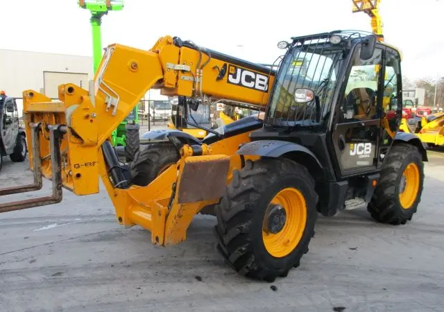 Телескопический погрузчик JCB 533-105. Спецтехника - фото № 15