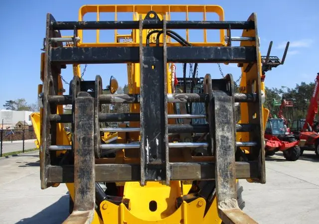 Телескопический погрузчик JCB 540-200. Спецтехника б/у - фото № 9