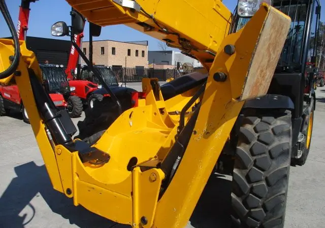 Телескопический погрузчик JCB 540-200. Спецтехника б/у - фото № 8