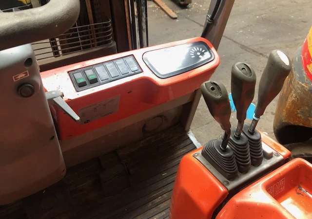 Вилочный погрузчик BT C3E150 - фото № 3