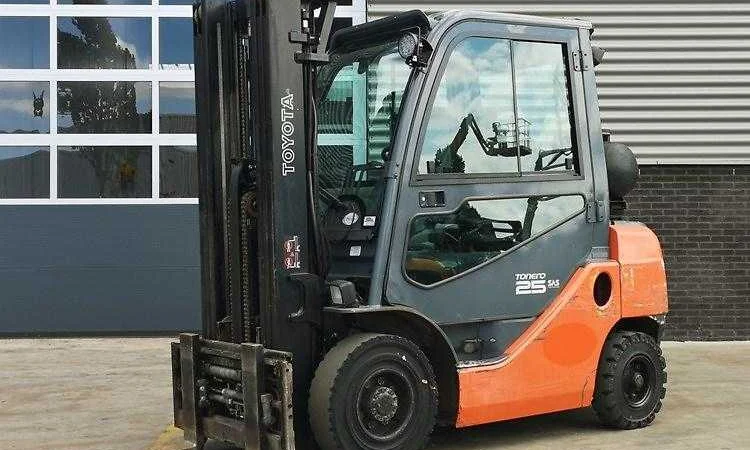 Вилочный погрузчик Toyota 02-8FGF25 - фото № 1