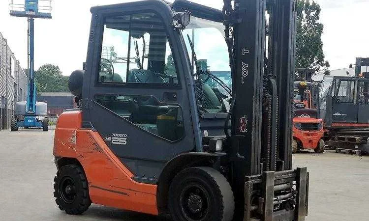 Вилочный погрузчик Toyota 02-8FGF25 - фото № 2