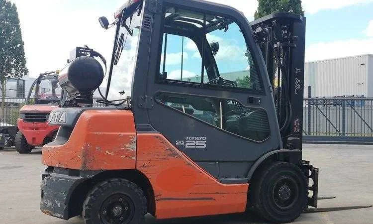 Вилочный погрузчик Toyota 02-8FGF25 - фото № 3