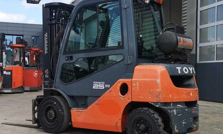 Вилочный погрузчик Toyota 02-8FGF25 - фото № 4