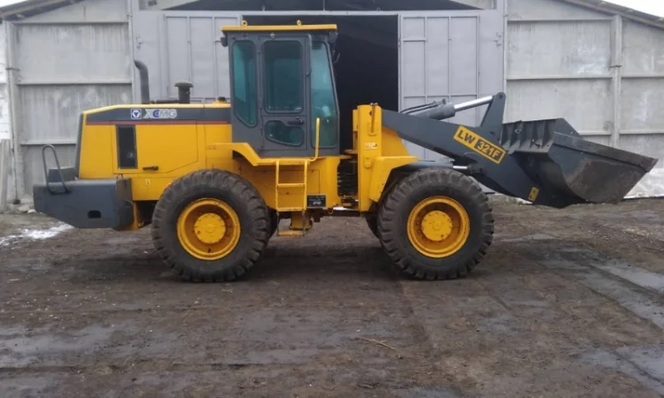 Фронтальный погрузчик XCMG LW321F - фото № 1