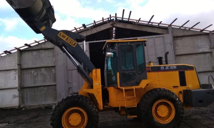 Фронтальный погрузчик XCMG LW321F - фото № 8