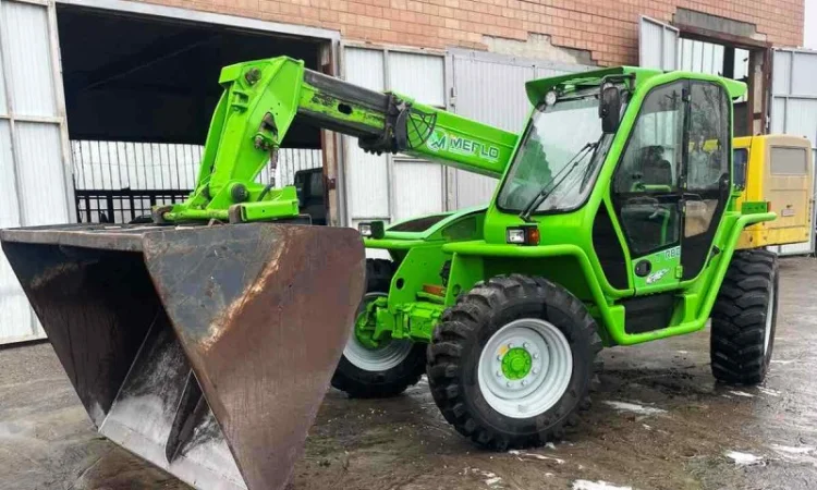 Телескопічний навантажувач MERLO P34.7 Plus - фото № 1