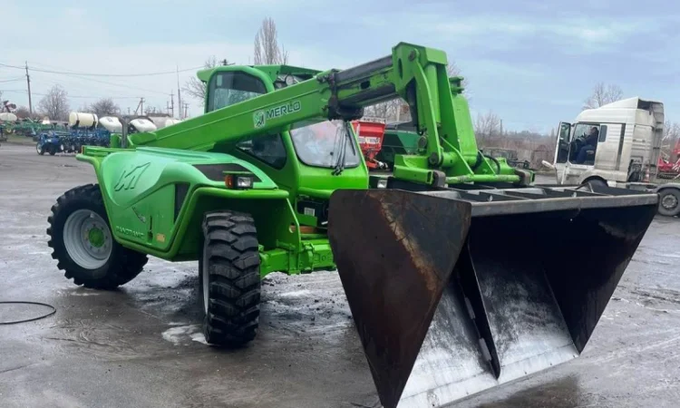 Телескопічний навантажувач MERLO P34.7 Plus - фото № 2