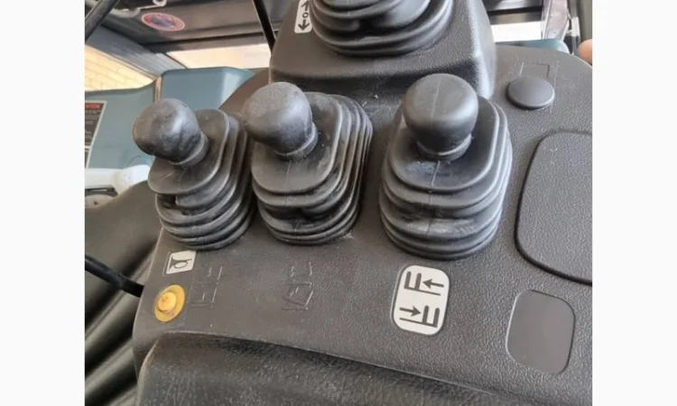 Вилковий електронавантажувач Toyota 8FBM20T 2016 року в наявності - фото № 13