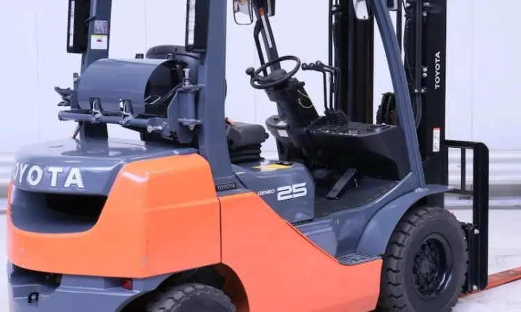 Вилочный погрузчик кара Toyota 02-8FGL25 газ/бензин 2022года 95мч демо-версия вагонник - фото № 3