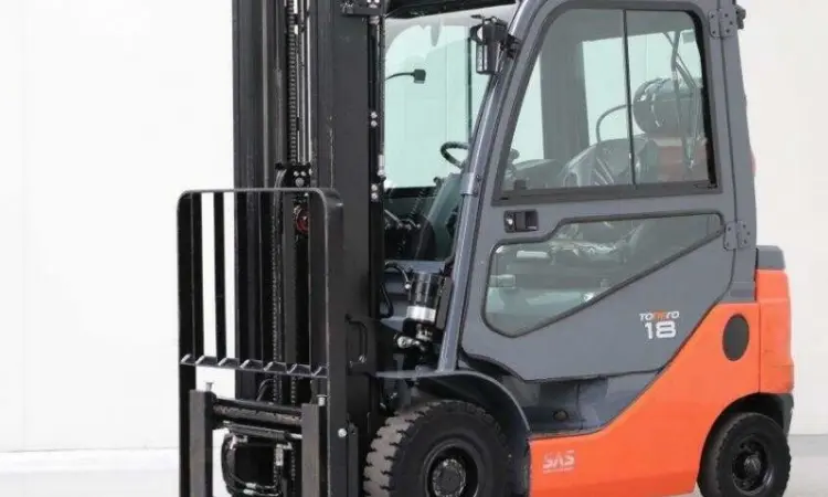 Вилочный погрузчик 1.8т. Toyota 2021 года 3012 моточасов кабина - фото № 1